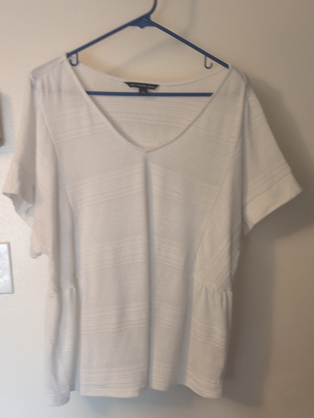 Zac & Rachel Woman 1X White Short Sleeve V-Neck Tunic Top